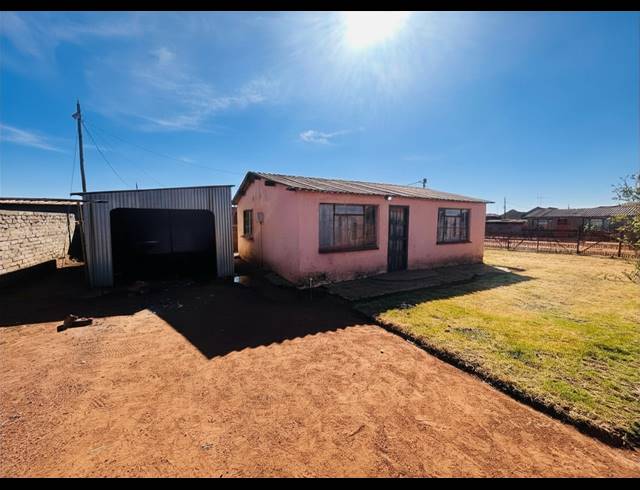 2 BEDROOM HOUSE FOR SALE IN SEBOKENG ZONE 12